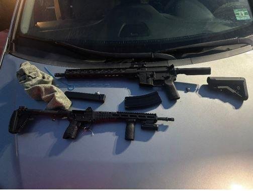 Armas incautadas tras operativo. 